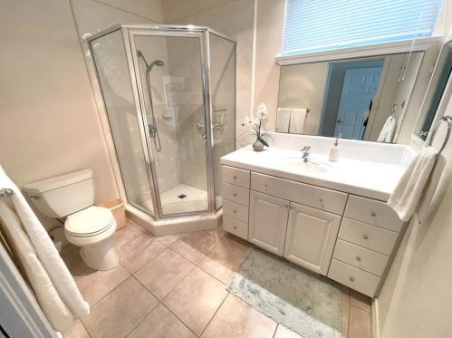 3304 Silver Oak Ln, Vista CA  92084-6614 exterior