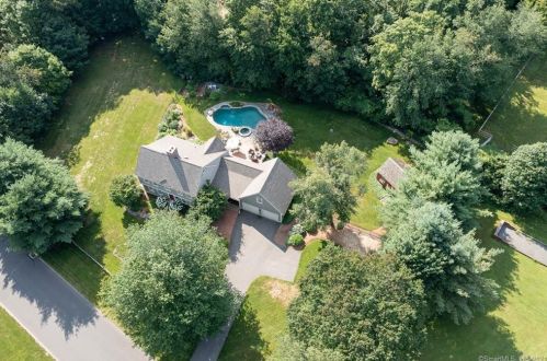 9 Maple Valley Rd, Manchester, CT 06043-7659
