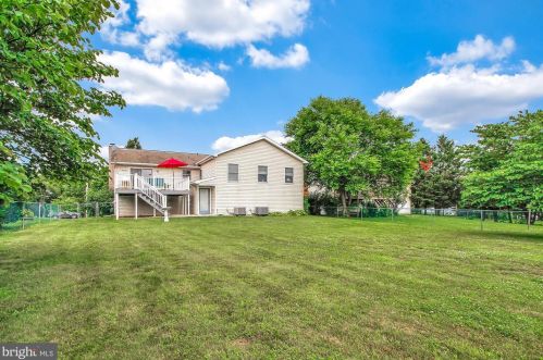 720 Hancock Dr, Gettysburg, PA 17325-8960