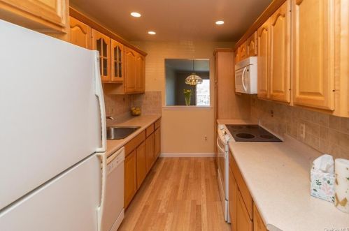 9 Magnolia Ln, Warwick NY  10990-3850 exterior