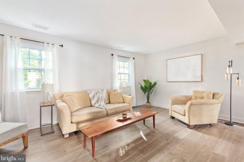 6342 Draco St, Springfield, VA 22015-3552