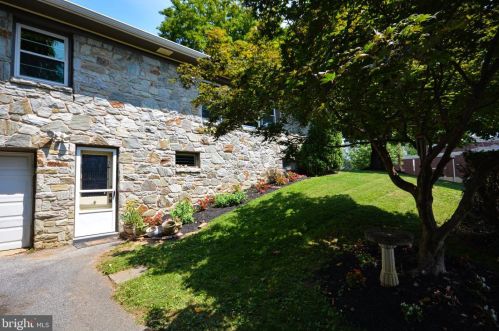 1035 Wabank St, Lancaster, PA 17603-5747