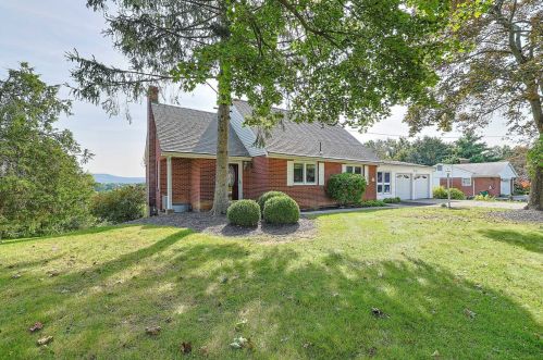 318 Sunset Hill Rd, Fishkill, NY 12524-2819