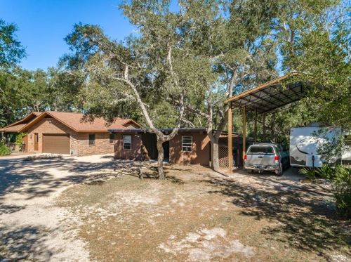 211 Bayshore Dr, Saint George Island FL  32328-3365 exterior