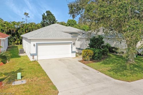 180 Stanhope Cir, Naples, FL 34104-0807