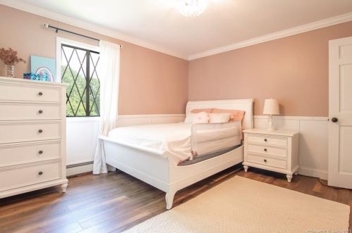 29 Carriage House Dr, Danbury CT  06810-8206 exterior