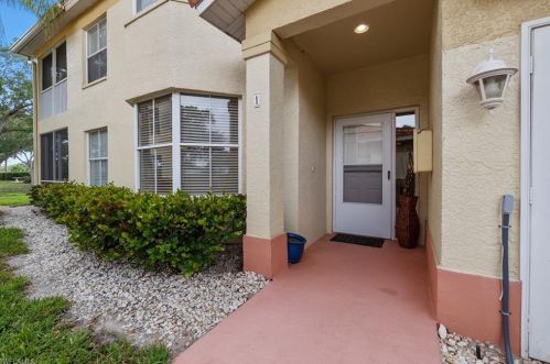 600 Diamond Cir, Naples, FL 34110-1369