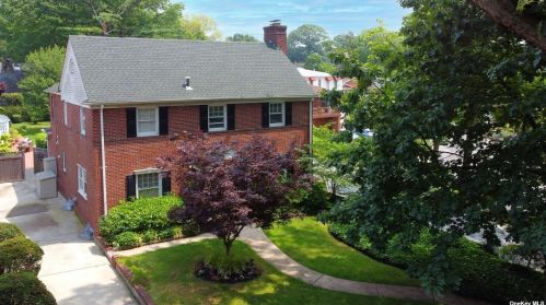 86-21 Palermo St, Jamaica, NY 11423-1128