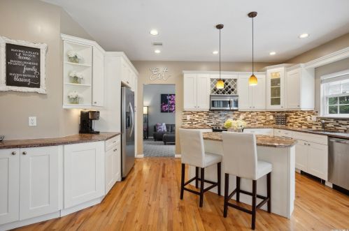 8 Raffaella Dr, Eastport NY  11941-1446 exterior