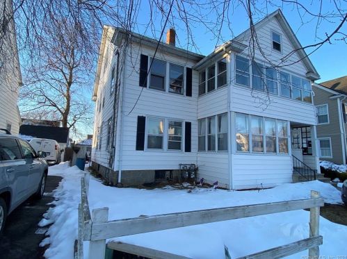 82 Laurel Pl, Bridgeport, CT 06604-1717