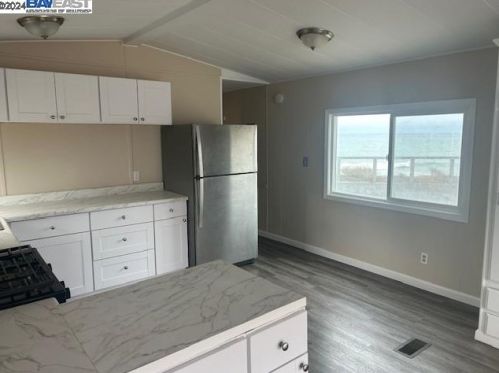 353 3rd Ave, Pacifica, CA 94044-2204