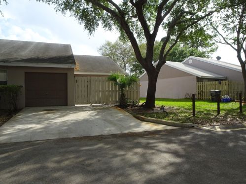 5178 Glencove Ln, West Palm Beach, FL 33415-7481
