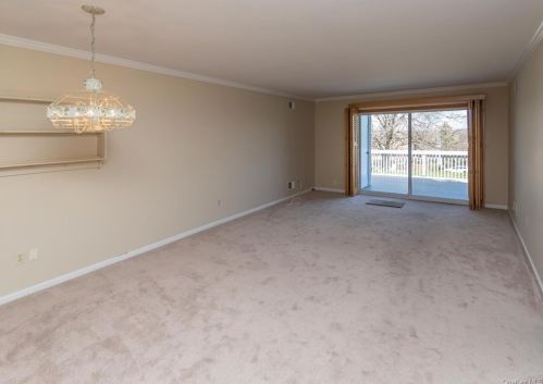9 Magnolia Ln, Warwick NY  10990-3850 exterior