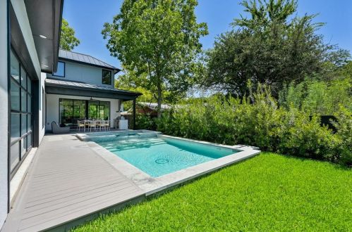 2019 Brentwood St, Austin TX  78752-4105 exterior