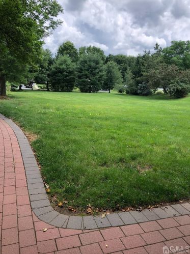 18 Sudbury Ct, East Brunswick, NJ 08816-3684