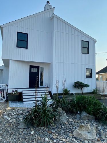 326 Lido Promenade, North Lindenhurst NY  11757-6600 exterior