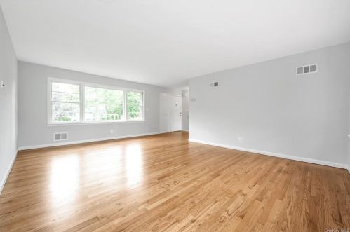 16 Bonwit Rd, Rye Brook NY  10573-1936 exterior