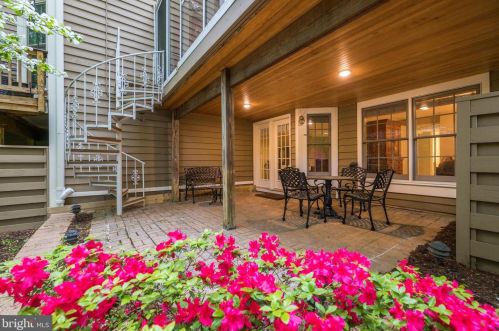 11410 Hollow Timber Ct, Herndon VA  20194-1980 exterior