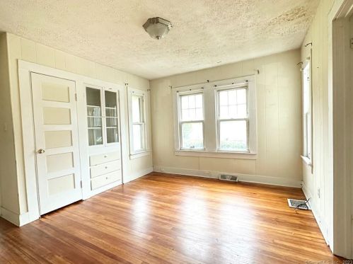 302 Ward St, Wallingford CT 06492-4615 exterior