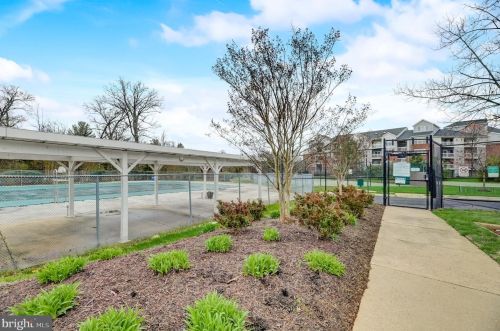 2496 Clover Fld Cir, Herndon VA  20171-4339 exterior