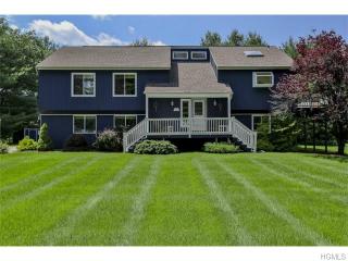 21 Stonewall Farm Rd, Mahopac, NY 10541-2620