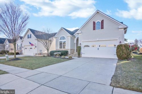 200 Hearthstone Dr, Berlin Boro, NJ 08009-9552