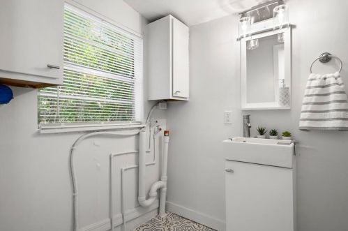4150 1st Ave, Saint Petersburg, FL 33711-1102