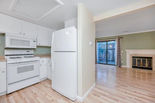 341 Westmont Pl, Santa Rosa, CA 95401-6732