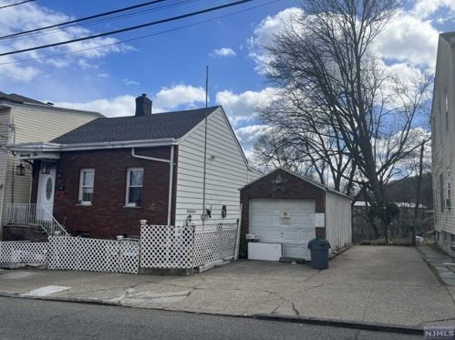 72 Front St, Paterson NJ  07522-1450 exterior