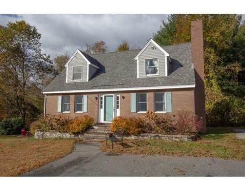98 Pond St, Newton, NH 03858-3409