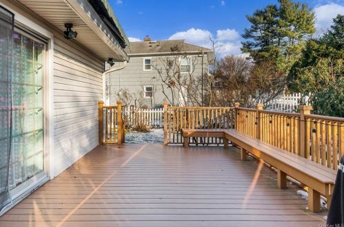 14 Sammis Ln, White Plains NY  10605-4631 exterior