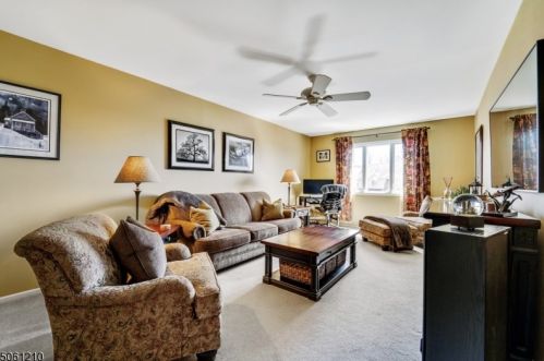 48 Edgefield Dr, Greystone Park NJ  07950-1975 exterior