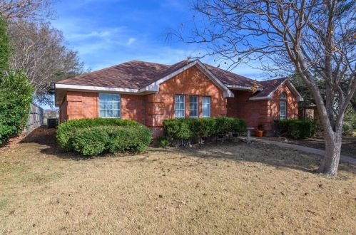 113 Meadow Ln, Denton TX  76207-7409 exterior