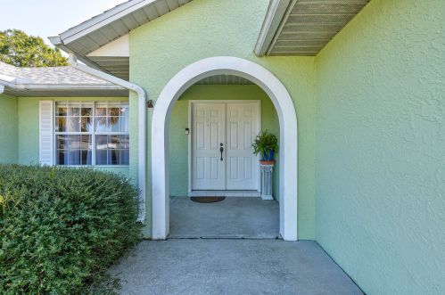 909 Fulton Way, Sebastian FL  32958-5123 exterior