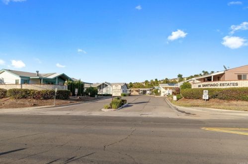 200 Emerald Dr, Vista CA  92081-4532 exterior