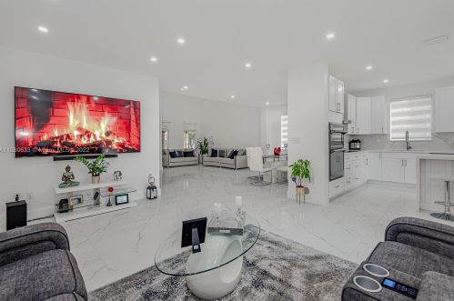 13040 52nd St, Hollywood FL  33027-5453 exterior