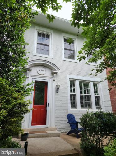 4419 Fessenden St, Washington, DC 20016-4065