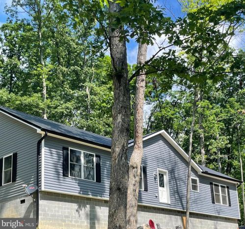 503 Featherbed Ln, Hedgesville, WV 25427-6145
