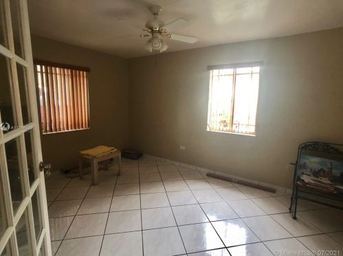 951 18th St, Hialeah FL  33010-2322 exterior