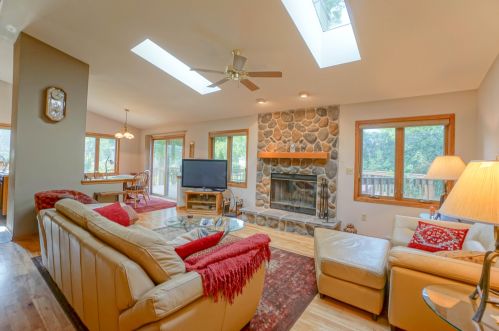 14170 Gatewood Ct, Waukesha, WI 53151-1681