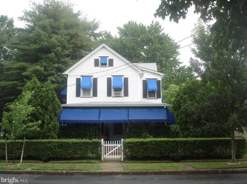 427 3rd St, Florence, NJ 08518-1812