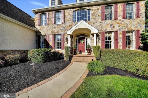 1119 Oak Hollow Dr, Downingtown, PA 19335-3848