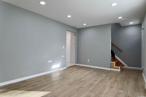 204 Kinkel St, Westbury, NY 11590-3904