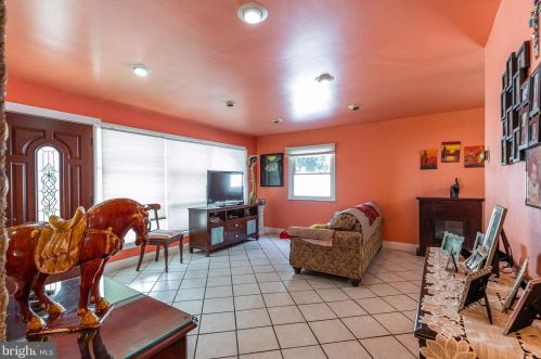 142 Whitehall Rd, Norristown, PA 19403-2868