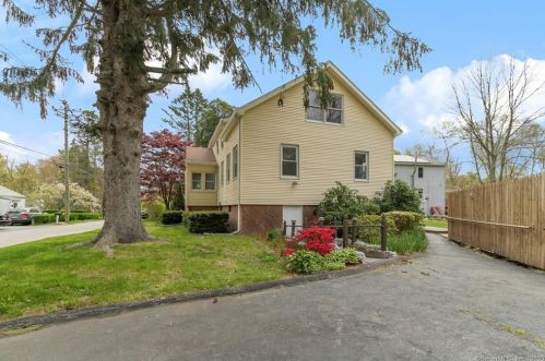 14 Haley Rd, Uncasville, CT 06382-2502