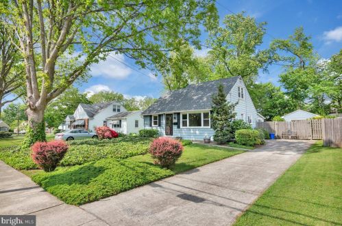 506 Thomas Ave, Barrington, NJ 08007-1025