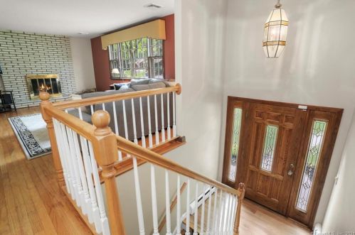 51 Crocus Ln, Bridgeport, CT 06611-1234