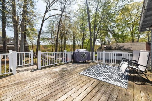 47 Great Pond Rd, Kingston NH  03848-3741 exterior