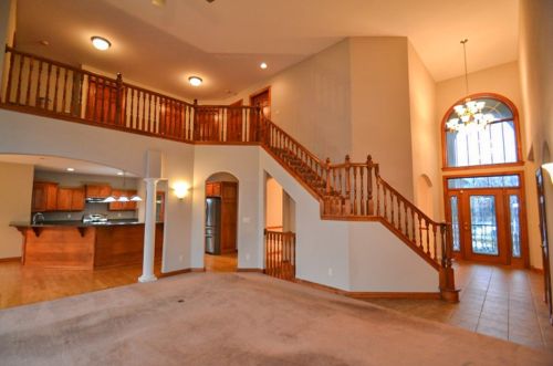 13690 Foxwood Dr, Waukesha, WI 53151-9542