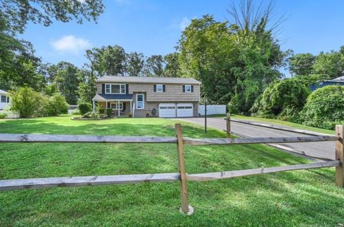 3 Cannon Rd, Brookfield Center, CT 06804-3202